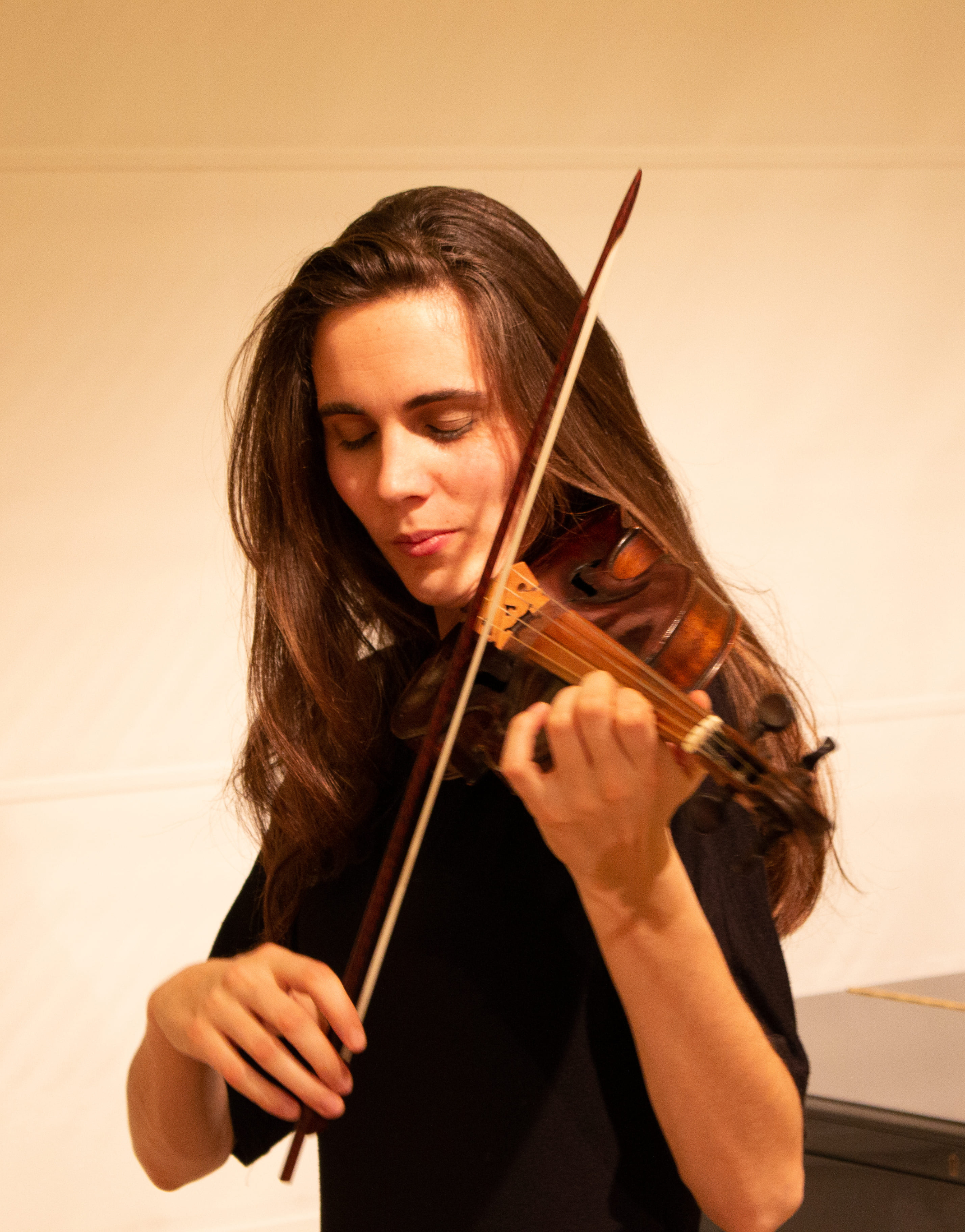 Rahel Boell spielt Violine